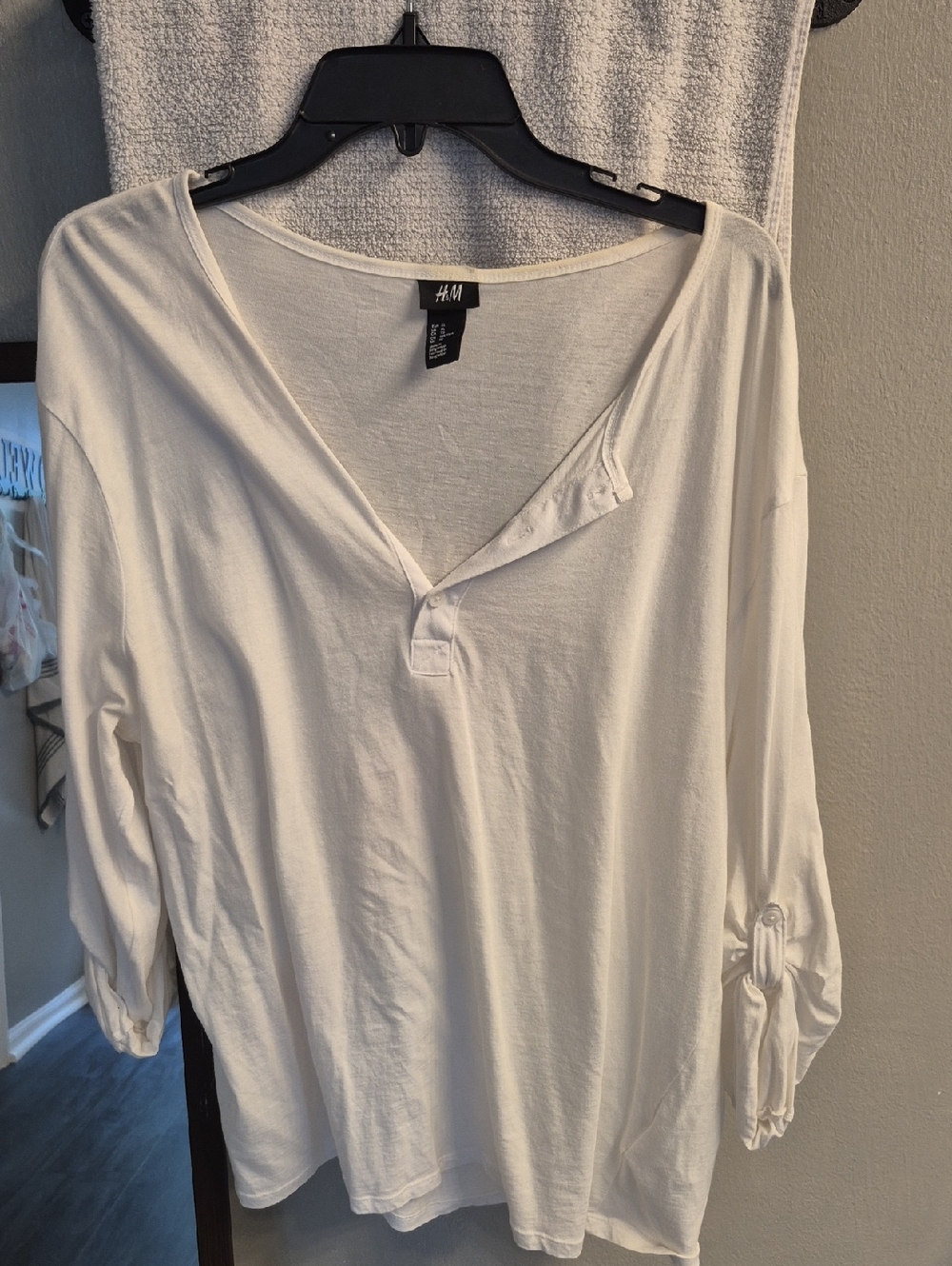 H&M White V-Neck Long Sleeve Henley Top